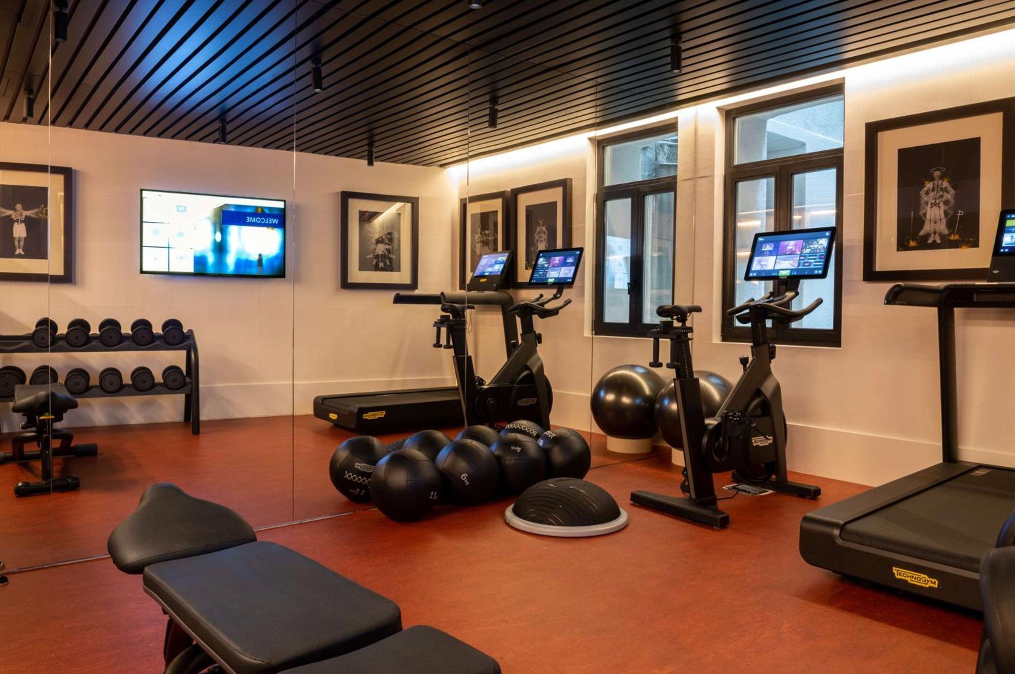 Hotel Montera Madrid, Curio Collection By Hilton ภายนอก รูปภาพ
